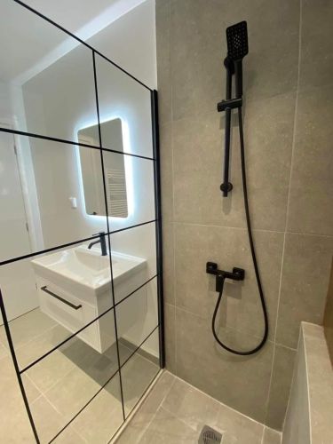 oliki-anakainisi-diamerismatos-petralwna-11